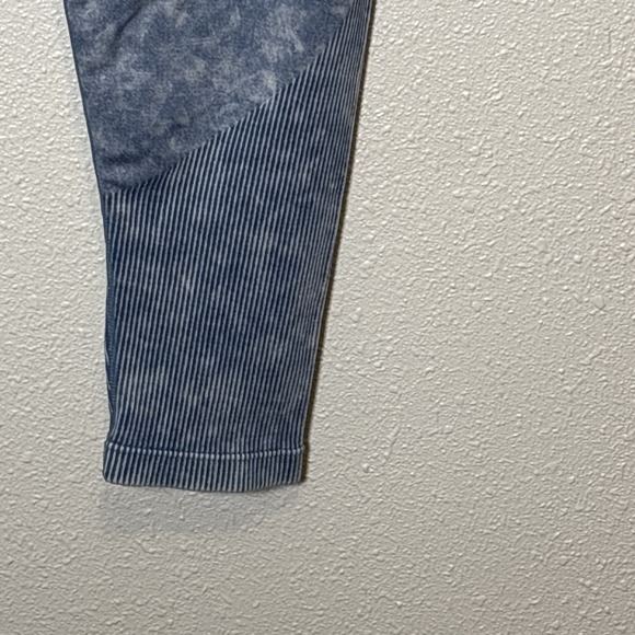 Livi Lane Bryant High Waist Leggings in Cloud Wash Blue Size 22/24 - Picture 3 of 8